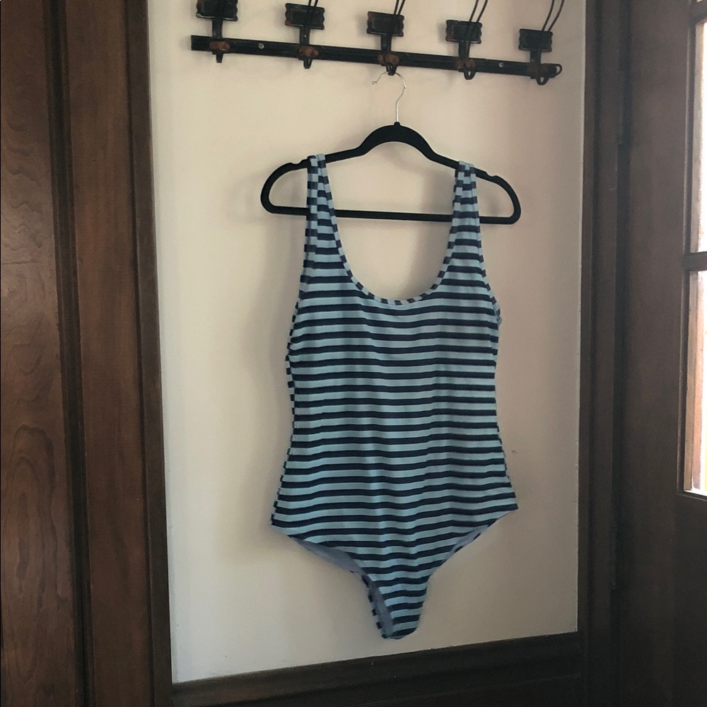 🏊‍♂️🏊‍♀️BASIC EDITIONS Navy and Light Blue Striped Swimsuit 🩱